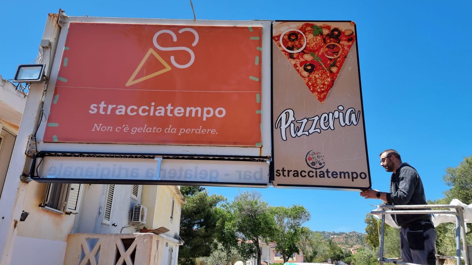Insegna luminosa pizzeria Stracciatempo