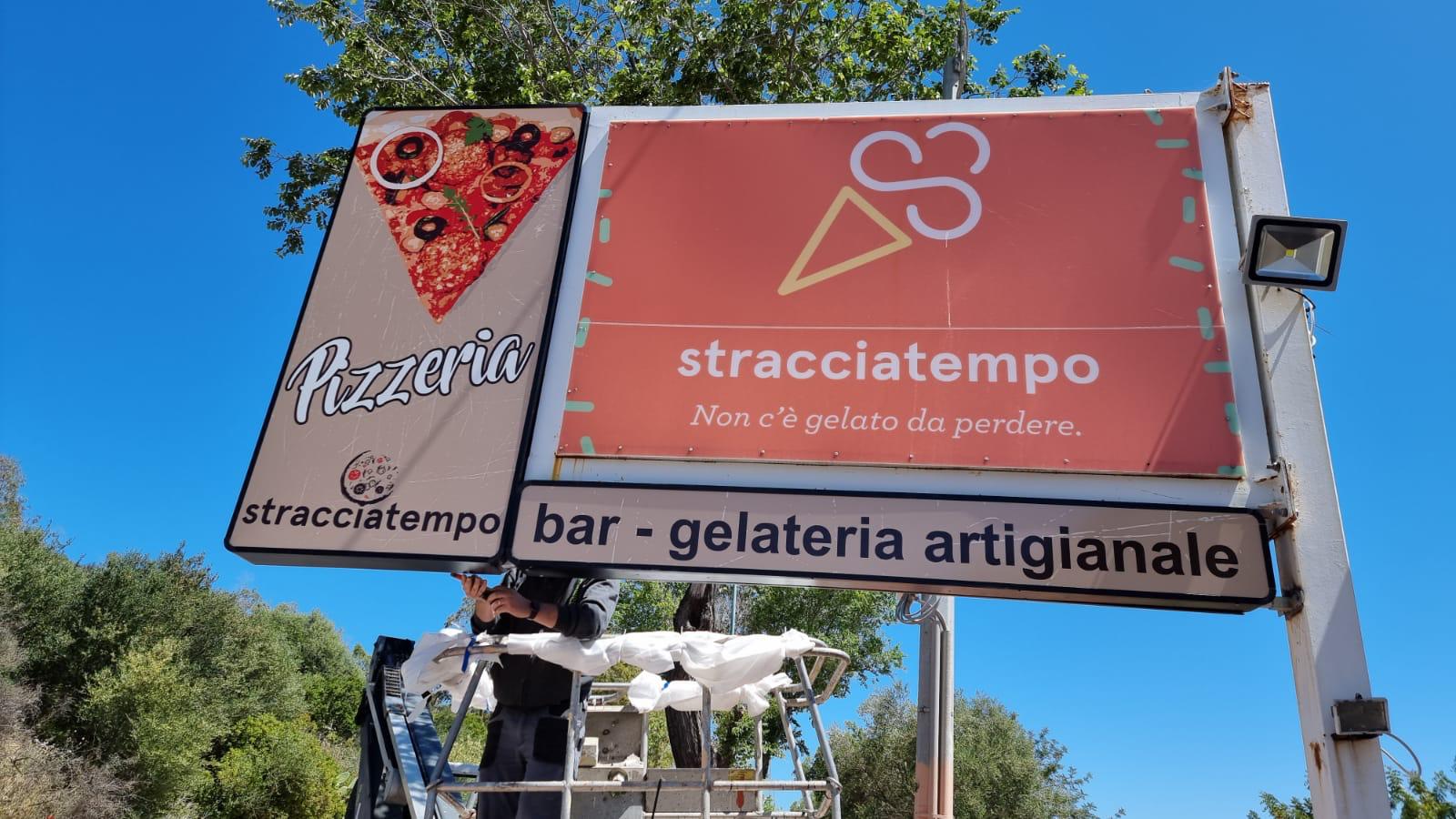 Insegna luminosa pizzeria Stracciatempo